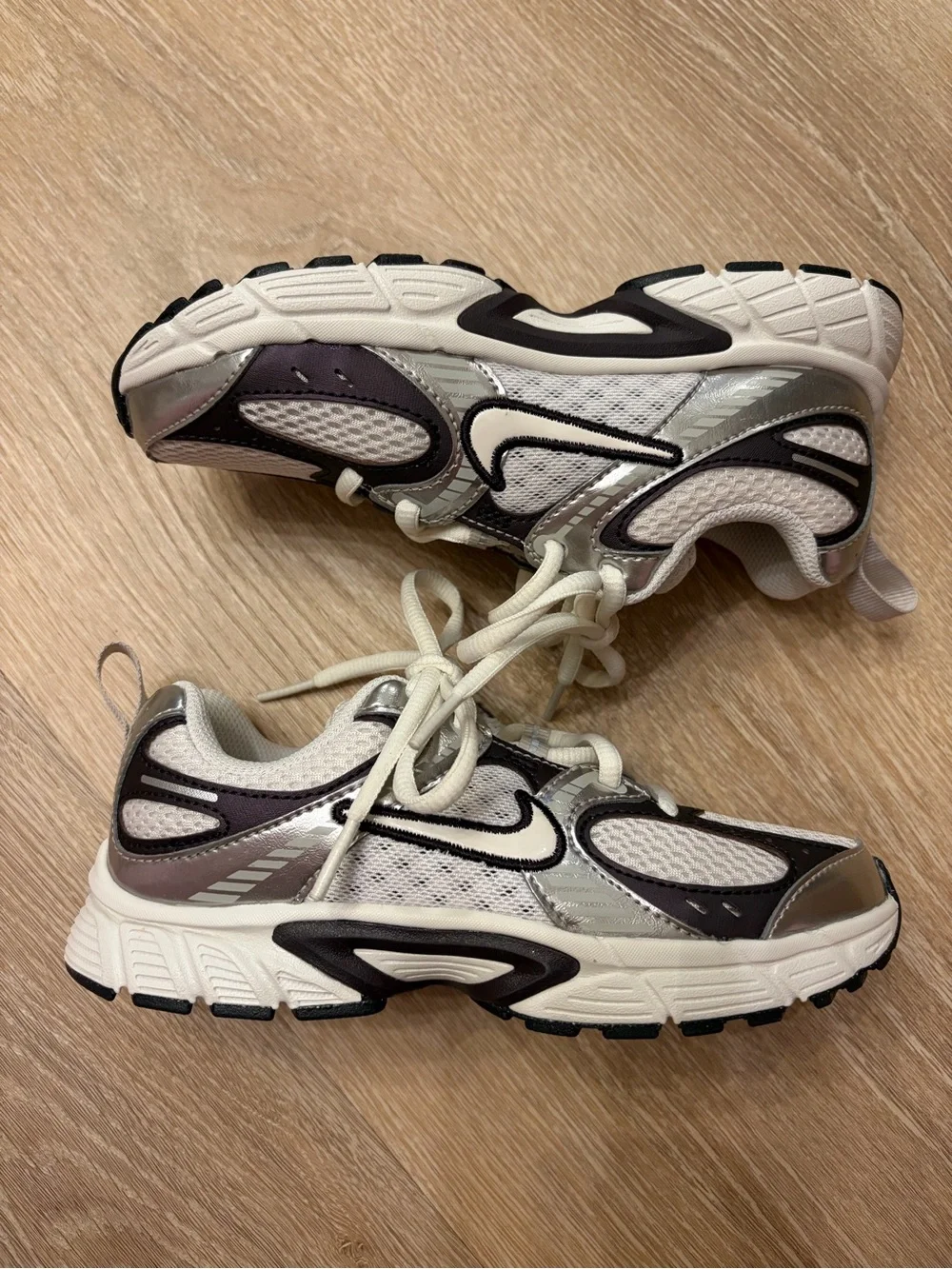 Nike Kids' V5 RNR tennis shoes